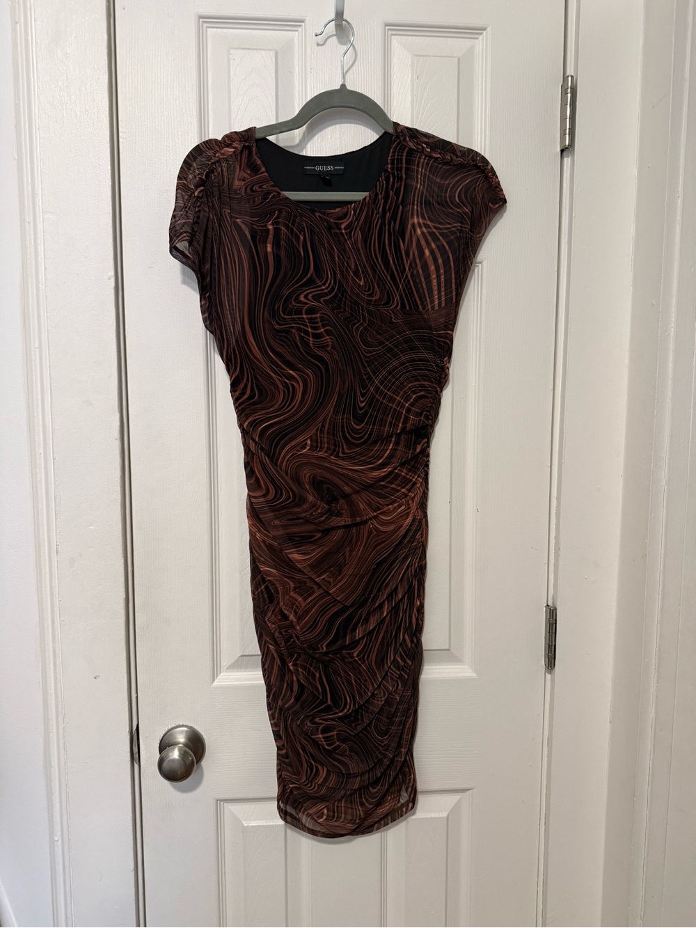 GUESS Brown Swirl-Print Ruched Midi Bodycon Dress
